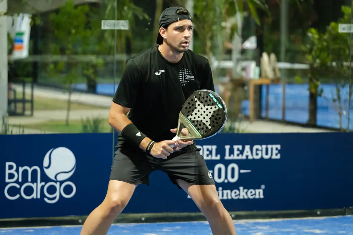 Alvaro Sanchis, padelista destacado en los torneos de Grupo Hernanca, foto destacada de la primera ronda.